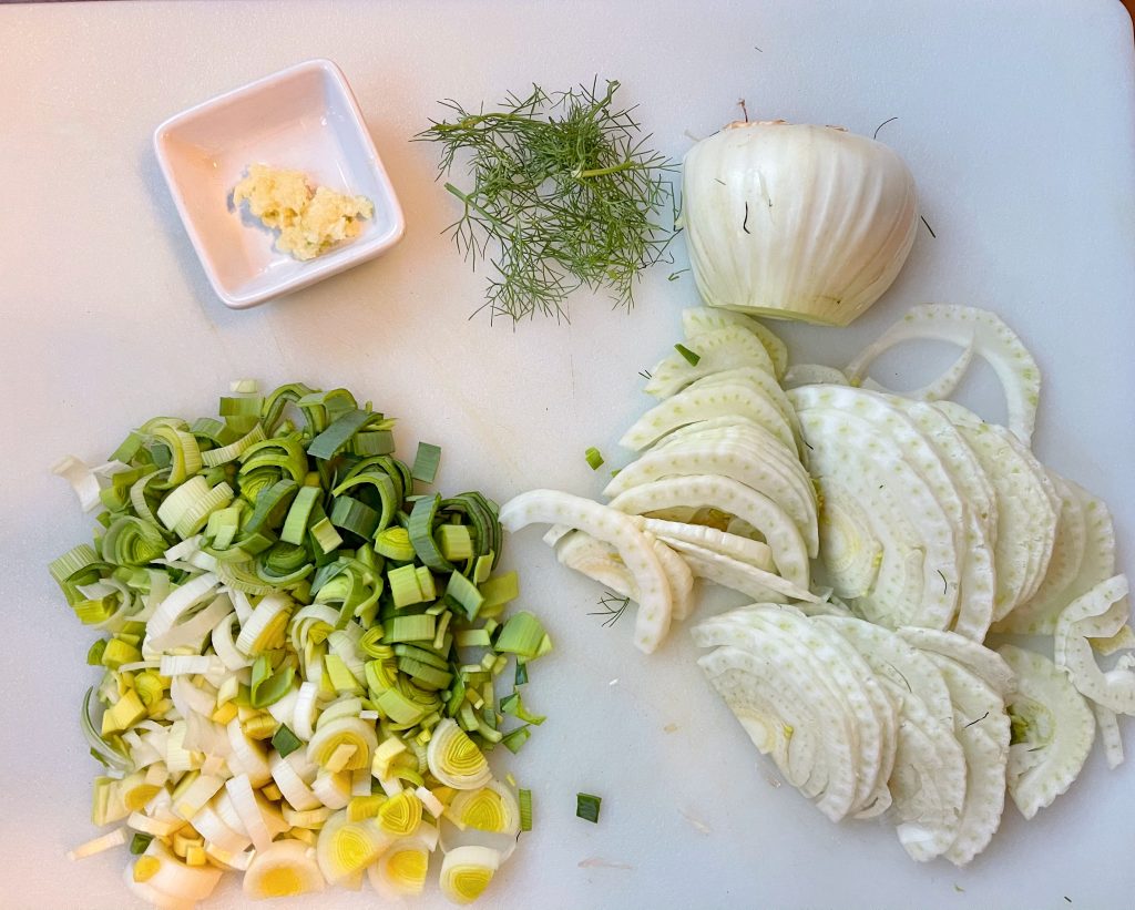 sliced fennel and leeks, minced garlic, and reserved fennel fronds