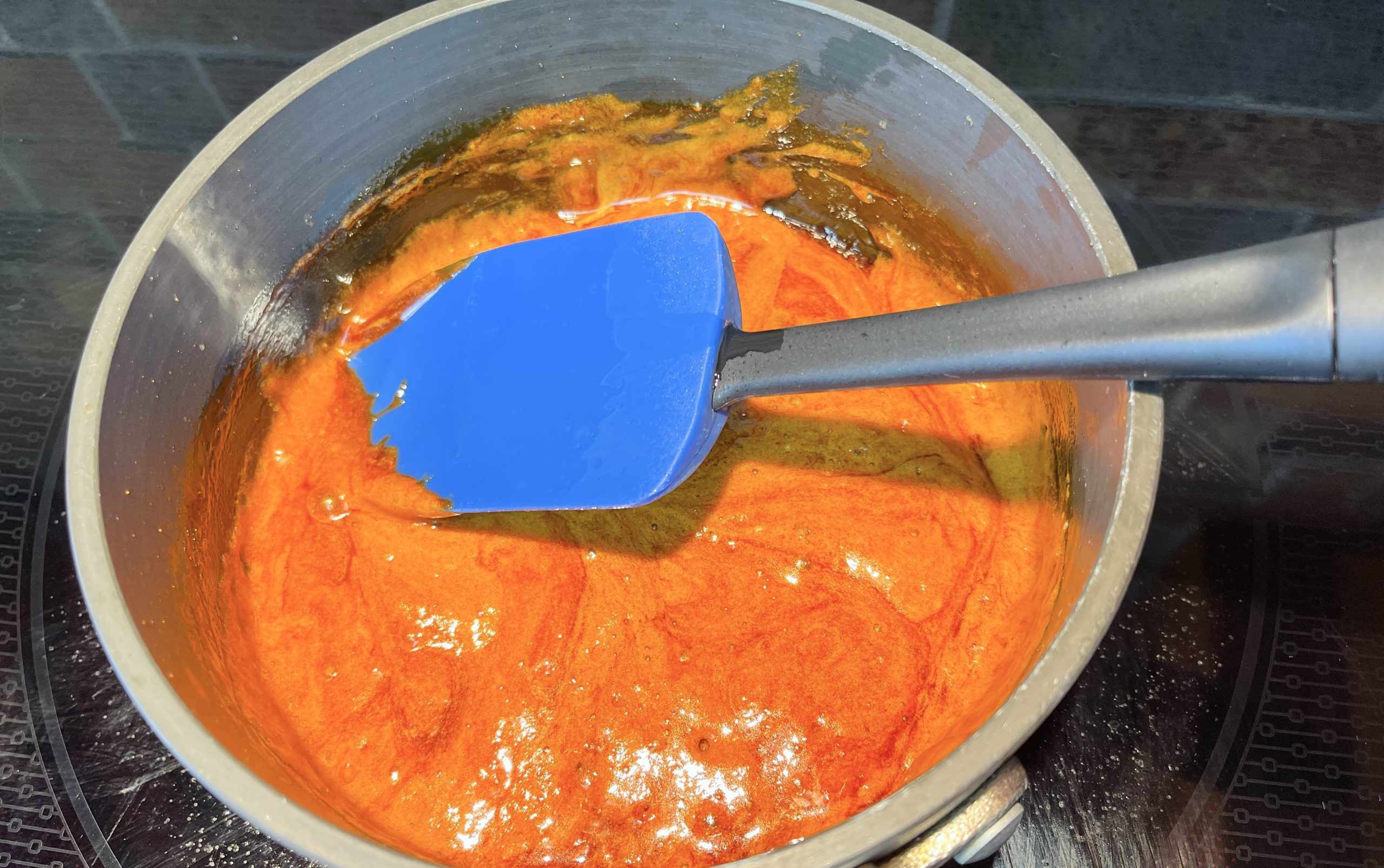 Mix salt and baking soda into the spicy caramel