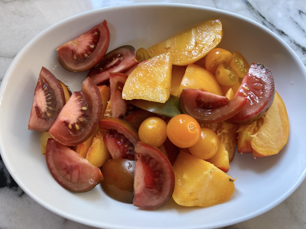 Place peaches and tomatoes in a medium sized bowl. 